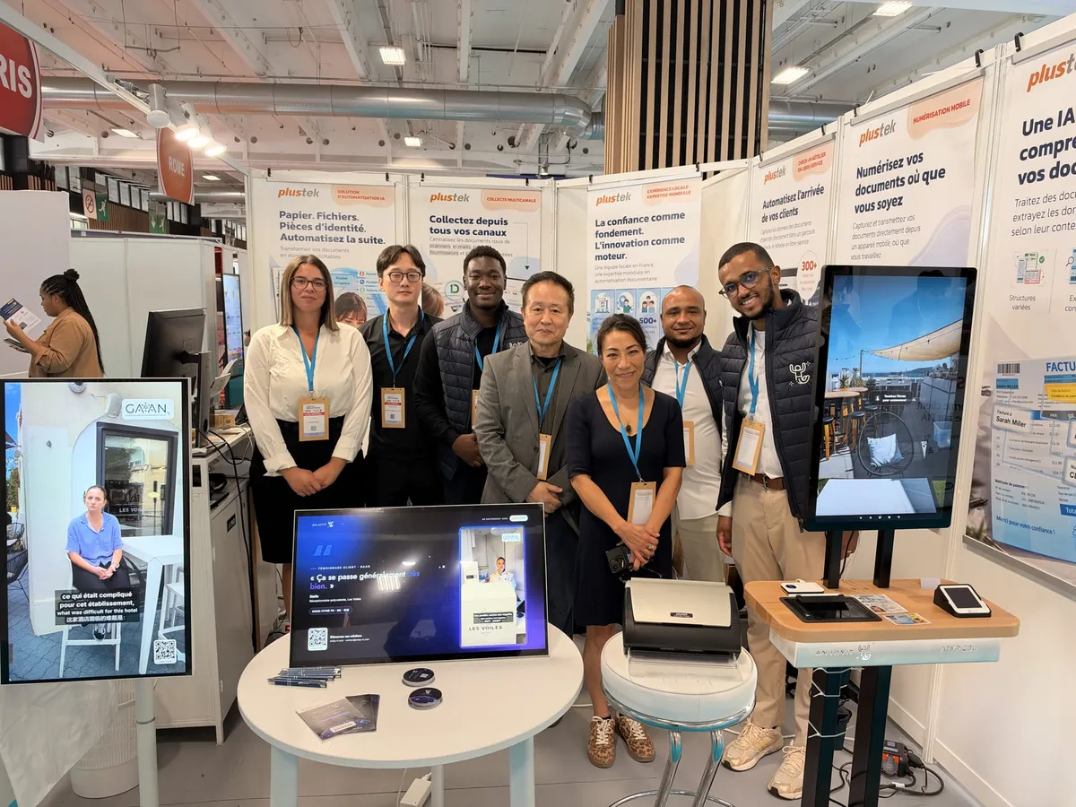 L’équipe Anjoy-IT réunie sur le stand du salon Tech Solutions