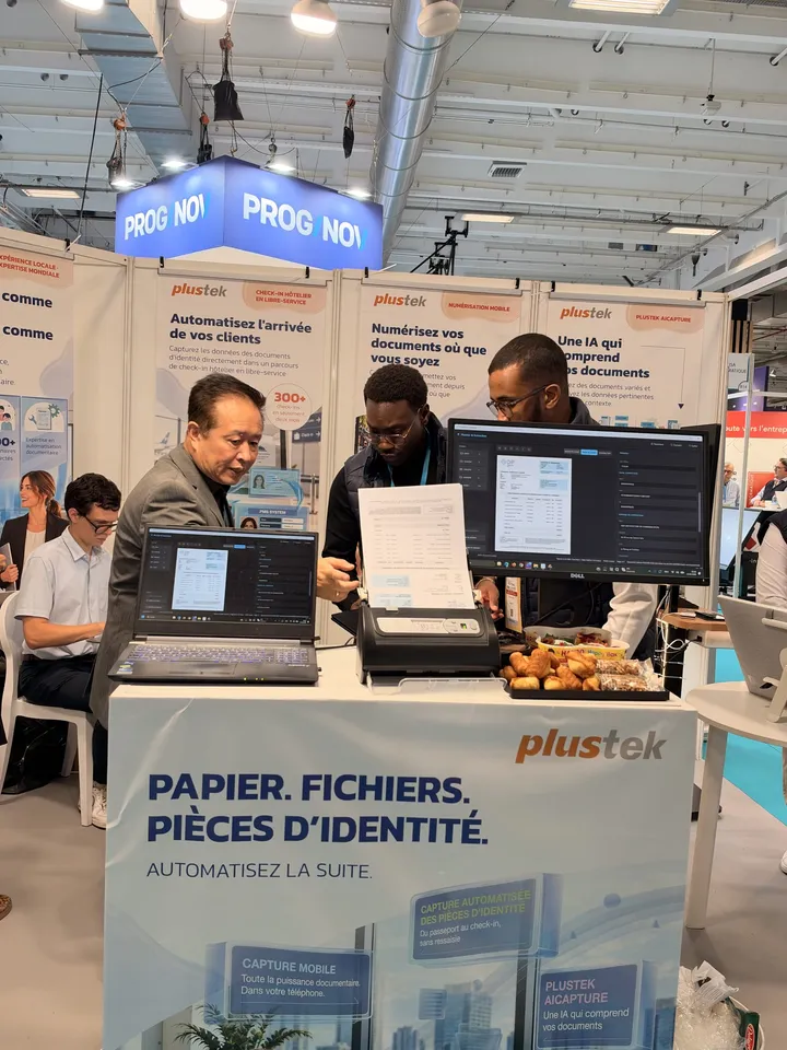 Le stand Plustek pendant une démonstration